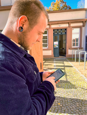 Anlagenmechaniker Armando Becker mit der App Label Mobile