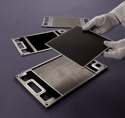 Hightech für den Heizungskeller! Im Bild seht ihr die einzelnen Komponenten für einen Brennstoffzellen Stapel (Stack)
					