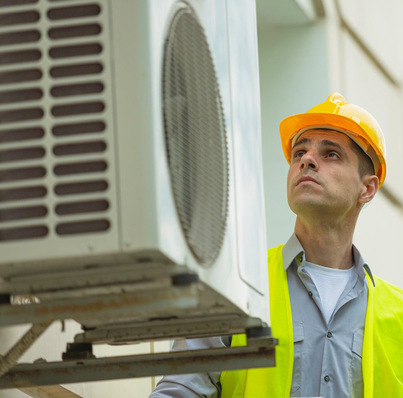 Ein Bestandsgebäude wird mittels einer Luft-Wasser Wärmepumpe beheizt 