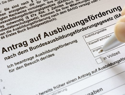  Einen Antrag auf Bafög können auch Azubis stellen.