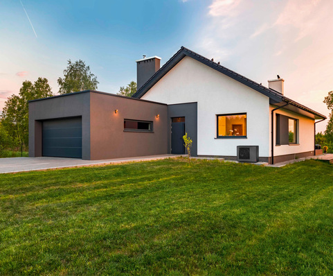 Die Wärmepumpe ist der einzige Wärmeerzeuger mit zwei Anwendungen: Im Sommer kann ein Gebäude gekühlt werde, im Winter sorgt eine WP im Haus für angenehme Wärme.