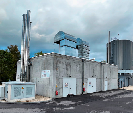 Die neu erbaute Nahwärmezentrale in Heubach mit dem 1000 m³ Pufferspeicher.