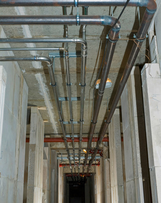 Die Rohrleitungstrasse soll schnörkellos die entsprechenden Medien transportieren. Dabei ist die mögliche Längenausdehnung zu berücksichtigen.