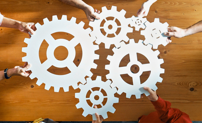 Nach einem Meeting sollten die Beteiligten zu einem guten Ergebnis beitragen können, denn das verzahnt die verschiedenen Tätigkeitsbereiche im Betrieb. Wie das funktionieren kann, lesen Sie in diesem Bericht unseres Kommunikationsprofis Rolf Leicher.