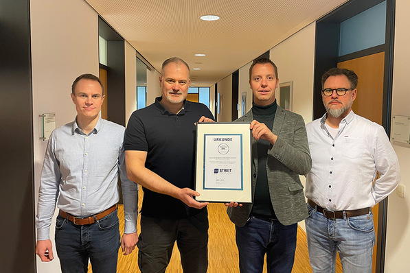 Streit Software ist offizieller Partner der GC-Gruppe im Rahmen der DigitalBox. Im Bild (v.l.n.r.): Jonas Kammerer (Leitung Online-Marketing Streit Software), Mario Deibel (GC-Gruppe), Dennis Weseloh (Leitung Vertrieb, Streit Software) und Lars Oberländer (GC-Gruppe). Gemeinsam setzen sie auf digitale Lösungen für das Handwerk.