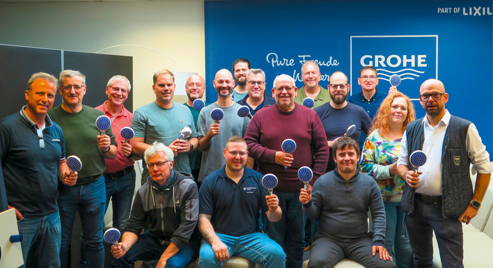 Lehrer und Ausbilder lernen bei Grohe für den Unterricht.