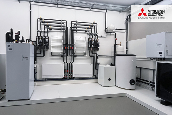 Vom Pufferspeicher über i-Life 2 Slim bis hin zur Regelung: Im neuen Schulungszentrum von Mitsubishi Electric sind die Wärmepumpen als Komplettsystem aufgebaut, sodass Monteure sich optimal auf den Praxiseinsatz vorbereiten können.
