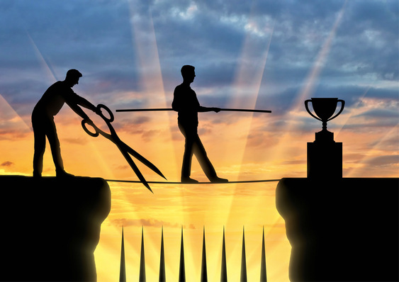 Neid wird gefährlich, wenn man dem Kollegen aus Missgunst den Erfolg nicht gönnt und ihm sprichwörtlich den Weg abschneiden will.