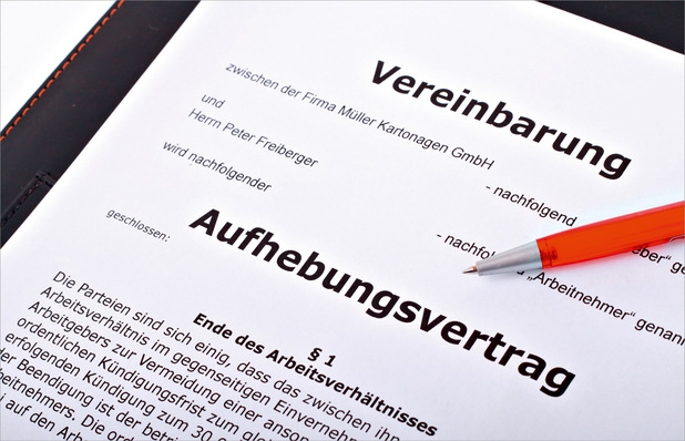 Einen Aufhebungsvertrag sollten Betroffene gut prüfen (lassen), sonst drohen Nachteile.