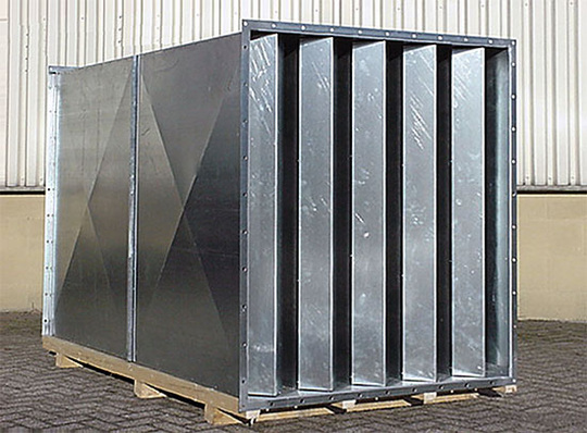 Ein Kulissenschalldämpfer kann beträchtliche Ausmaße annehmen (Bild: Alpha 
Akostiek BV)
