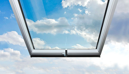 Die Fensterlüftung hat zwar nicht ganz ausgedient, muss aber nach DIN 1946 
nicht für den Grundumsatz sorgen
(Bild: thinkstock)
