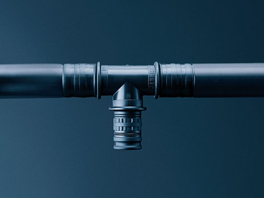 Hersteller von Trinkwassersystemen stellen die konkreten Tabellen
über Druckverluste von Rohren und Fittings zusammen
(Bild: Geberit)
