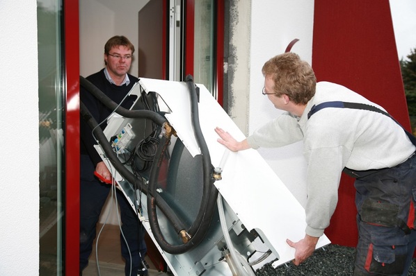 Die Modernisierung mit Öl-Brennwertgeräten wird gefördert – und zwar aus 
verschiedenen Töpfen. Die jeweils maximale Summe können sich Hausbesitzer 
jetzt mit der Aktion „Besser flüssig bleiben“ sichern. Foto: IWO
