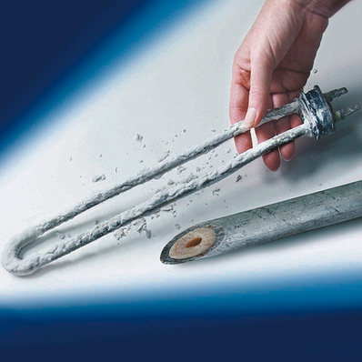 Durch Kalkablagerungen können Rohre zuwachsen und Heizstäbe mit einer 
Isolierschicht überzogen werden (Bild: Permatrade)
